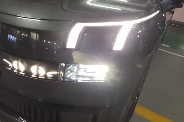 Used Lynk & Co 900 2025 2.0T Ultra
