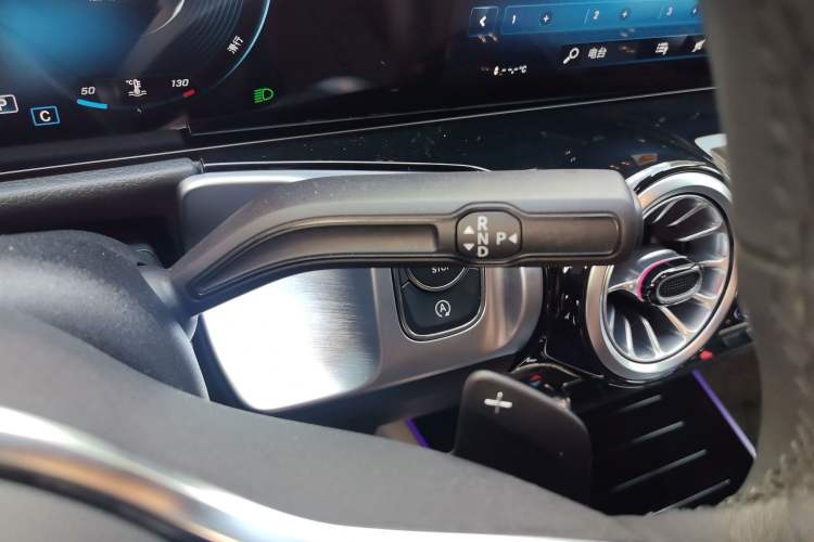 Used Mercedes-Benz GLB 2021 GLB 200 Dynamic Edition Gear Lever