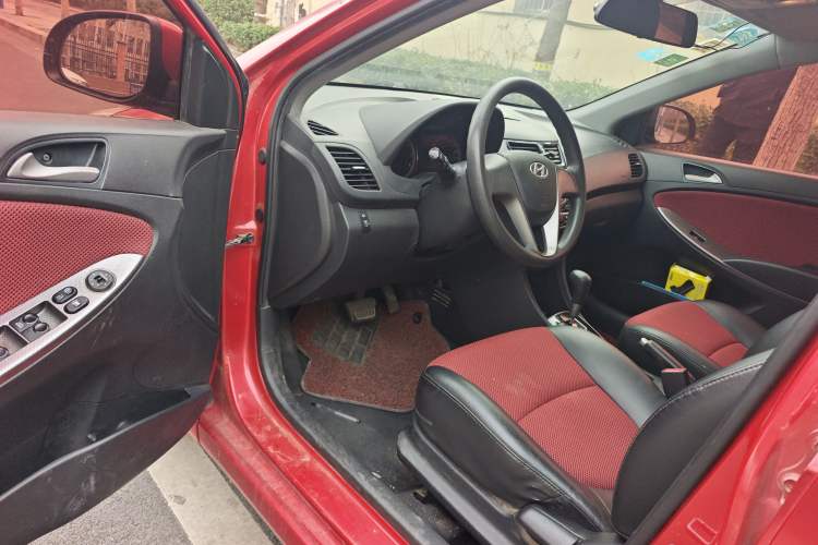 Used Hyundai Verna Ray 2014 1.4L Automatic GLX
