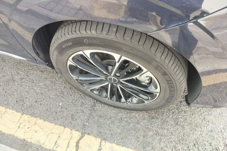 Used Roewe iMAX8 2021 400TGI Supreme Series Lu Zun Edition
