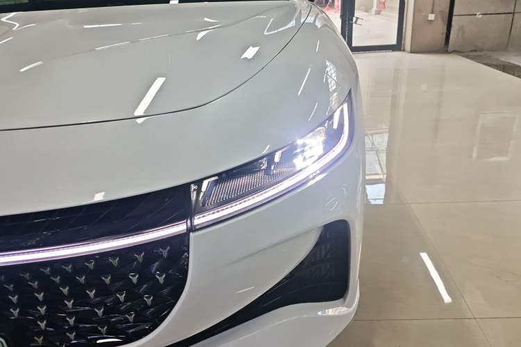 Used VOYAH PASSION 2024 PHEV Four-Wheel Drive Ultra-Long Range Executive Edition Left Front Headlight