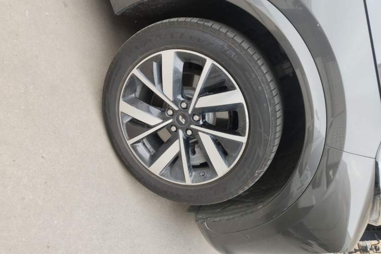 Used Li Auto L7 2023 Air model Right Front Wheel Hub