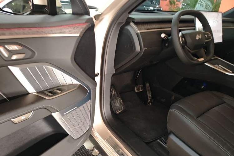 Used ONVO Luxeed L90 2025 Model—Ultra Six-Seater Version