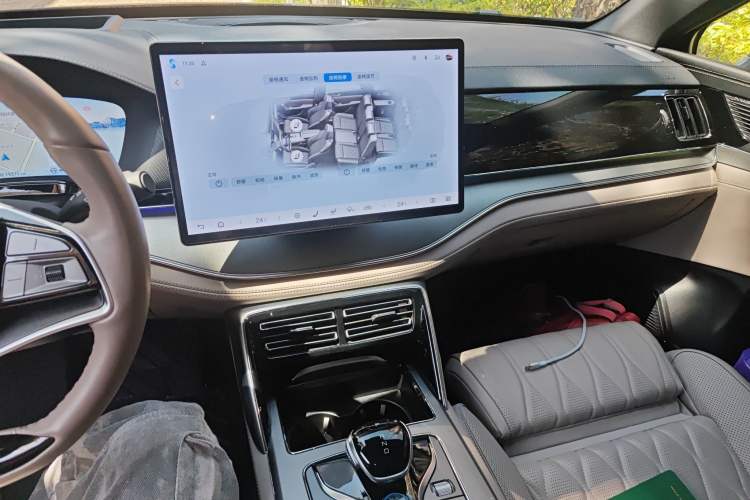 Used BYD Tang New Energy 2024 DM-i Glory Edition 112KM Flagship Model
