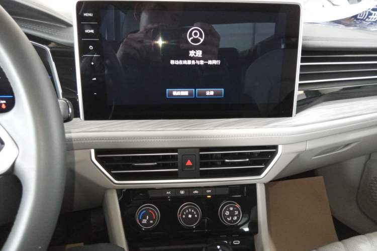 Used Volkswagen Sagitar 2023 300TSI DSG Excellence Edition Audio And AC Panel