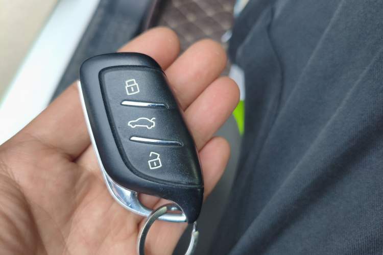 Used Roewe Clever 2021 302 km New Four-Seater Super-Efficient Version Vehicle Key