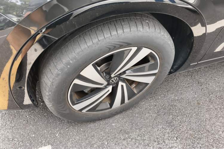 Used Volkswagen Tavendor 2023 380TSI Four-Wheel Drive R-Line Cruise Edition Left Front Wheel Hub