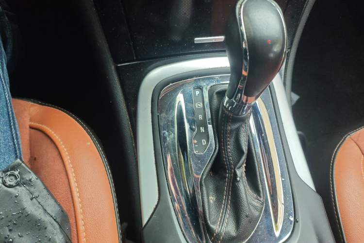 Used Buick Regal 2015 1.6T Elite Tech Model Gear Lever