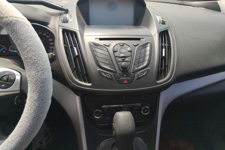 Used Ford Kuga 2015 1.5L GTDi Two-Wheel-Drive Comfort Model Audio And AC Panel