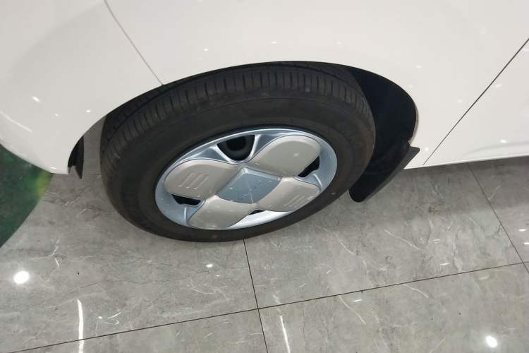 Used Geely Galaxy Panda 2024 Panda Mini 200km Longteng PRO Edition Left Front Wheel Hub