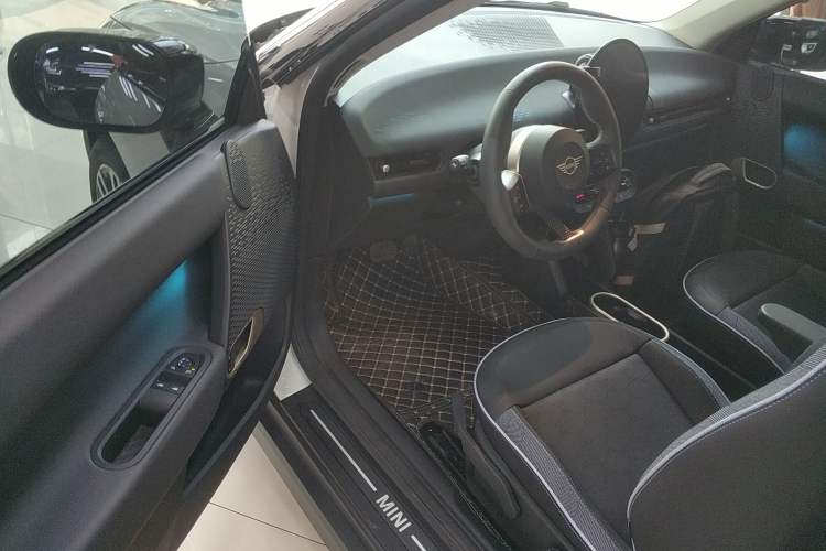 Used MINI Electric MINI COOPER 2024 456km COOPER E Classic Edition
