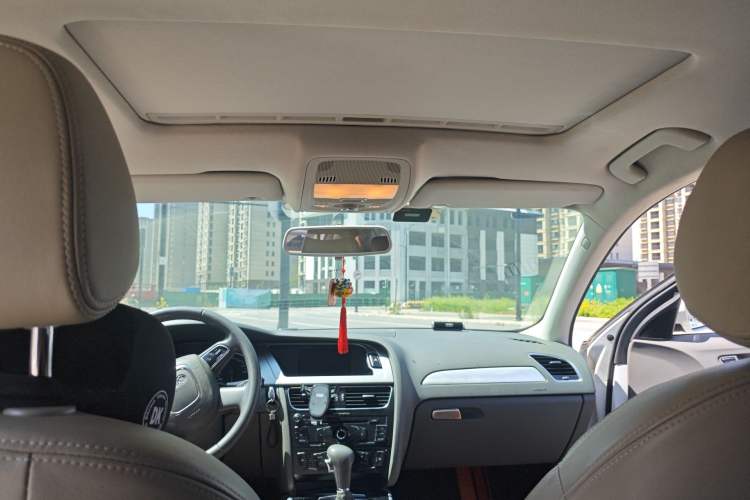 Used Audi A4L 2012 2.0 TFSI automatic standard version Headliner