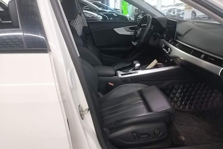 Used Audi A4L 2022 40 TFSI Luxury Dynamic Model
