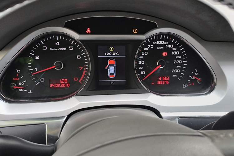 Used Audi A6L 2010 2.4L Comfort Edition Odometer Close Up