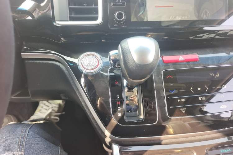 Used Honda Elysion 2019 2.0L Hybrid Luxury Edition
