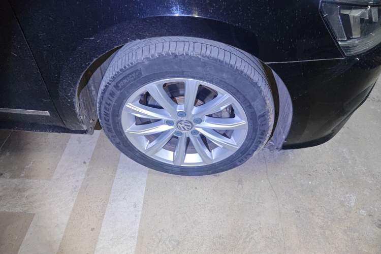 Used Volkswagen Passat 2016 380TSI DSG Prestige Edition Right Front Wheel Hub