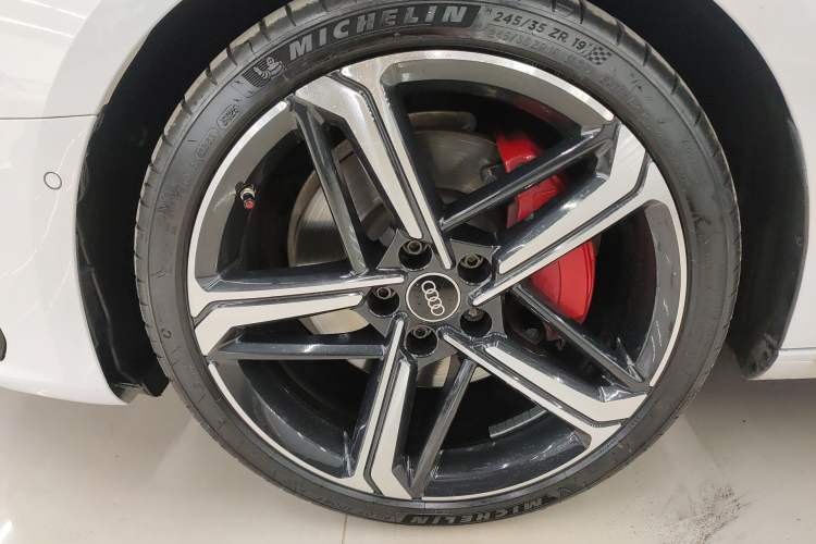 Used Audi A4L 2022 45 TFSI quattro Prestige Dynamic Edition Left Front Wheel Hub