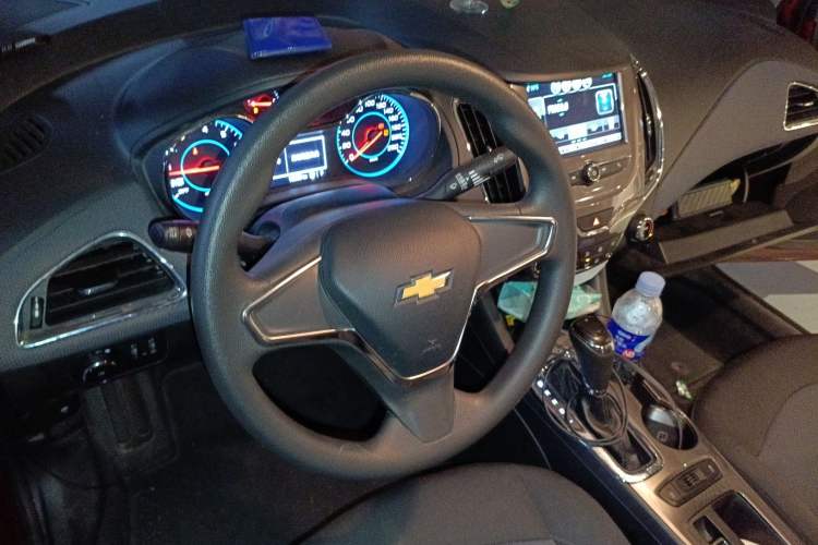 Used Chevrolet Cruze 2017 1.5L Automatic Pioneer Sunroof Edition
