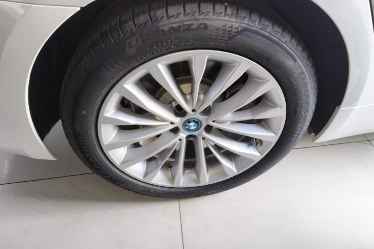 Used BMW 5 Series New Energy 2019 Updated Version 530Le Luxury Package Right Rear Wheel Hub