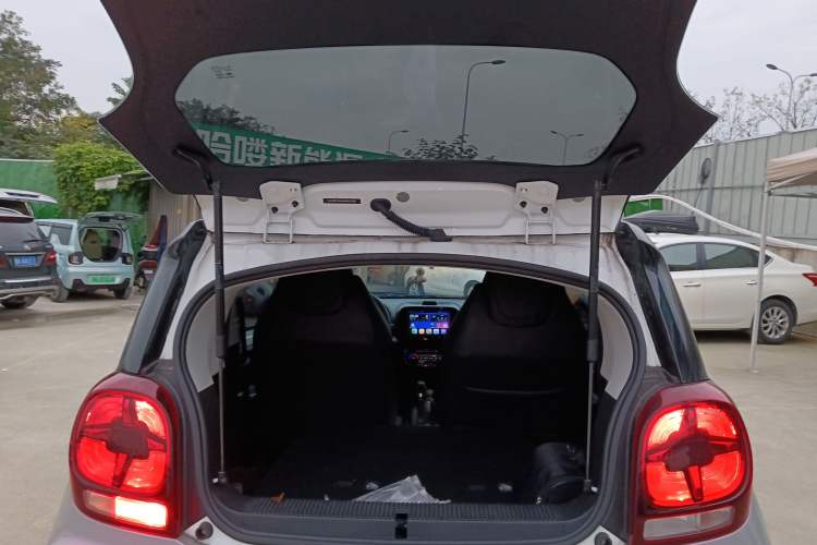 Used Roewe Clever 2021 302 km New Four-Seater Super-Efficient Version