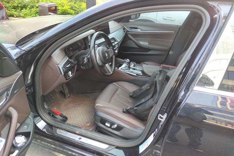 Used BMW 5 Series 2022 Second Facelift 530Li Leading Edition M Sport Package Left Front Seat