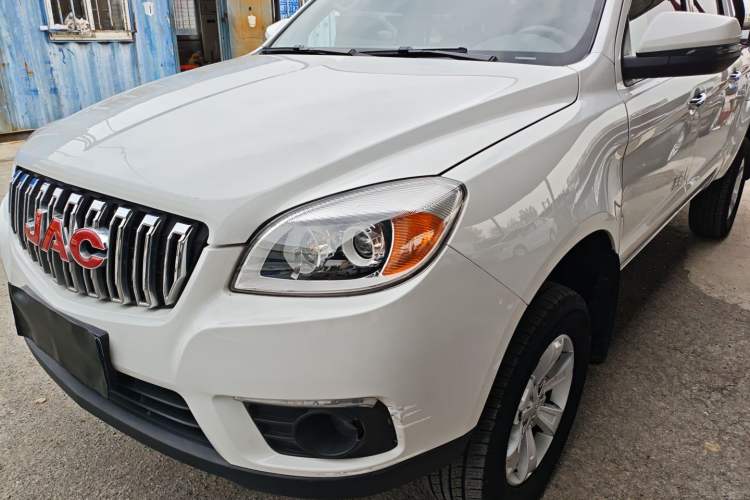 Used JAC Group T6 2022 2.0T Diesel Two-Wheel Drive Engineering Version with Long Wheelbase Left Front Headlight