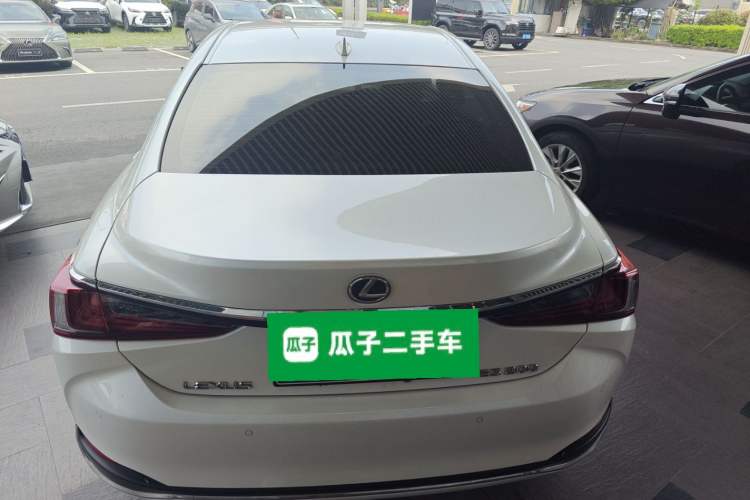 Used Lexus ES 2023 200 Excellence Edition Rear