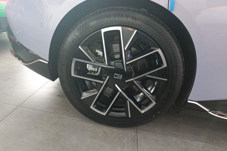 Used Avatr 06 2025 Pro Range-Extended Edition Right Rear Wheel Hub