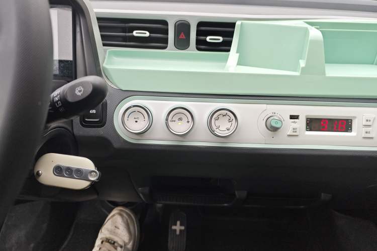 Used Wuling Hongguang MINIEV 2022 Macaron Fashion Model Lithium Iron Phosphate Audio And AC Panel