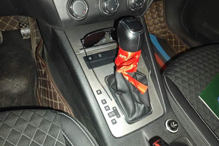 Used Skoda Octavia 2018 TSI230 DSG Luxury Edition Gear Lever