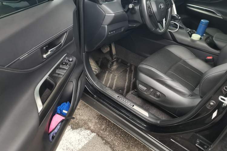 Used Toyota Harrier 2022 2.0L CVT Two-Wheel Drive Luxury Edition
