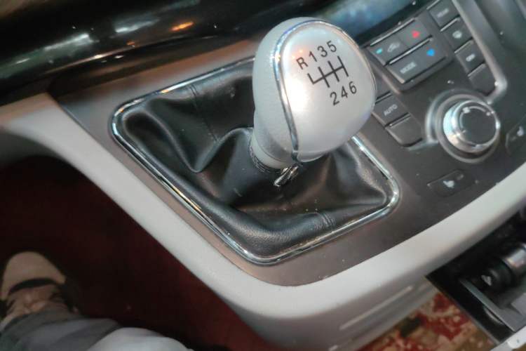 Used JAC Group Refine M5 2014 1.9T Diesel Manual Business Edition
