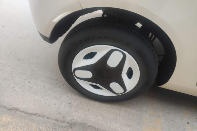 Used Geely Galaxy Panda 2025 210 km – Yuanqi Bear Right Rear Wheel Hub