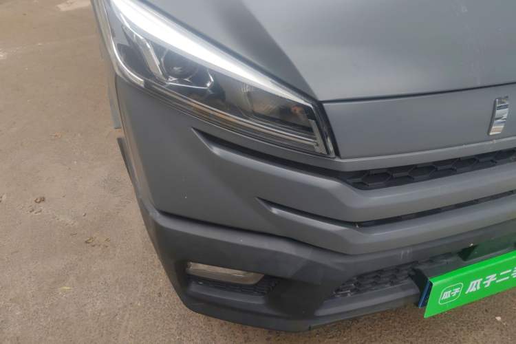 Used Iveco Daily 2023 2.5T A35M1 Multi-Purpose Passenger Vehicle Short Wheelbase Mid-Roof Design Single Tire Side-Sliding Door Automatic Transmission
