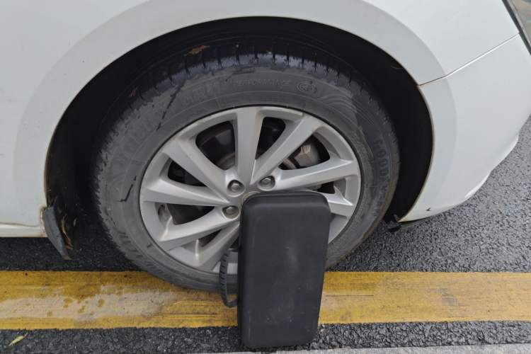 Used Buick Verano 2015 Sedan 15S Automatic Ambition Model Right Front Wheel Hub