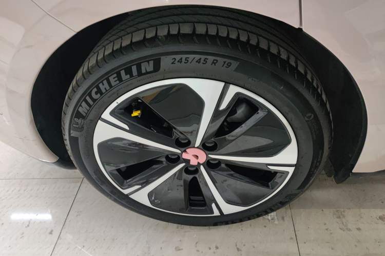 Used Nio ET5T 2024 75kWh Touring Right Rear Wheel Hub