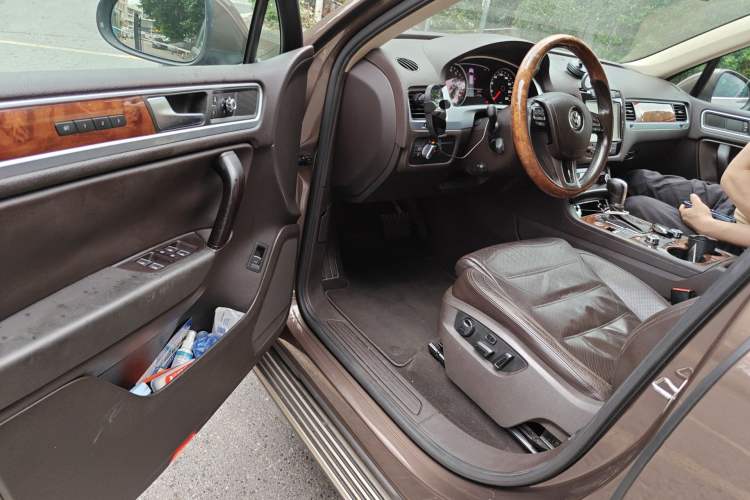 Used Volkswagen Touareg 2011 3.0 TSI High-End Version Driver Seat