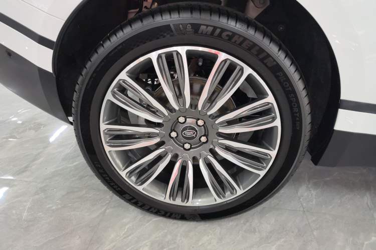 Used Land Rover Range Velar 2022 250 PS Right Rear Wheel Hub