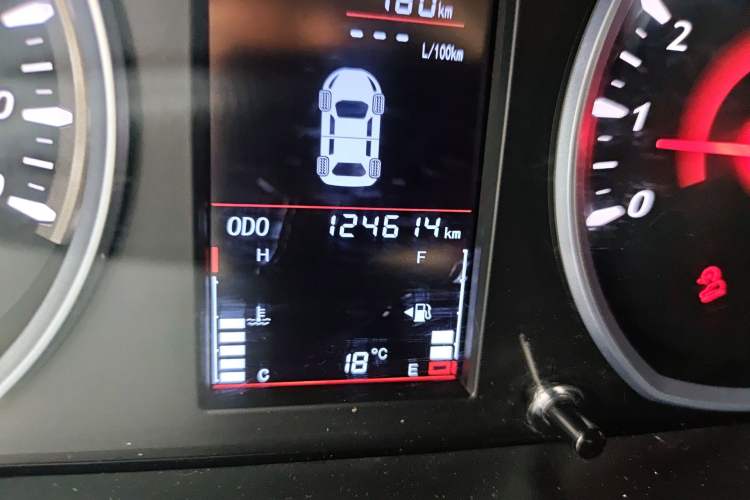 Used Soueast DX3 2016 1.5L Manual Luxury Edition Odometer Close Up