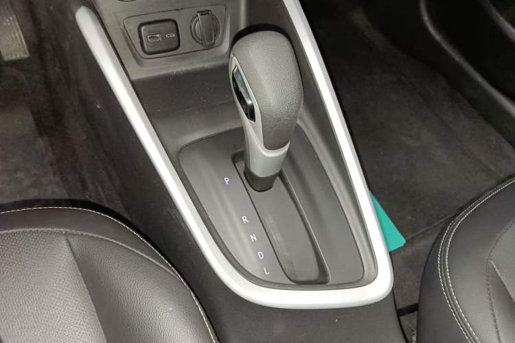 Used Chevrolet Cavalier 2020 Redline 325T Automatic Xinyao Edition Gear Lever