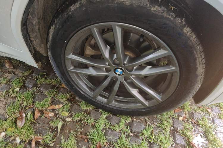 Used BMW X4 2019 xDrive25i M Sport Package Right Front Wheel Hub
