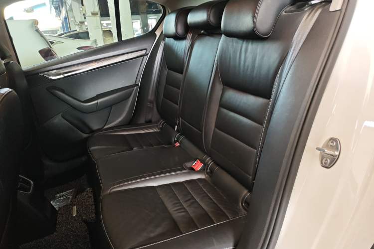 Used Skoda Octavia 2016 1.6L Automatic Smart Drive Edition Left Rear Seat