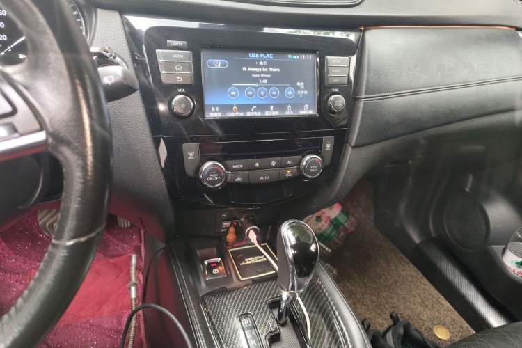 Used Nissan X-Trail 2019 2.0L CVT Comfort Edition 2WD Audio And AC Panel