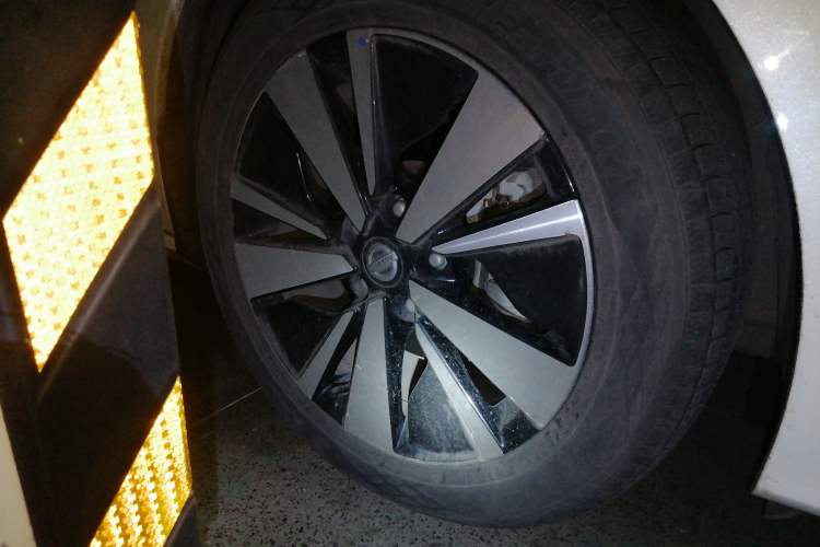 Used Nissan Teana 2021 2.0T XL Upper AD1 Smart Navigation Edition Right Front Wheel Hub