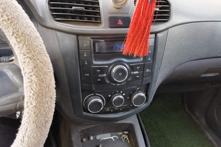 Used Wuling Hongguang 2015 1.5L S Basic Version China V Standard Audio And AC Panel