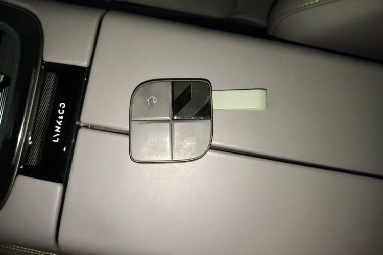 Used Lynk & Co 08 EM-P 2023 120km Long-Range Halo Interior 1