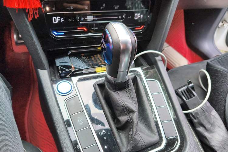 Used Volkswagen FAW-Volkswagen CC 2020 330TSI Huayan Edition China VI Standard Gear Lever