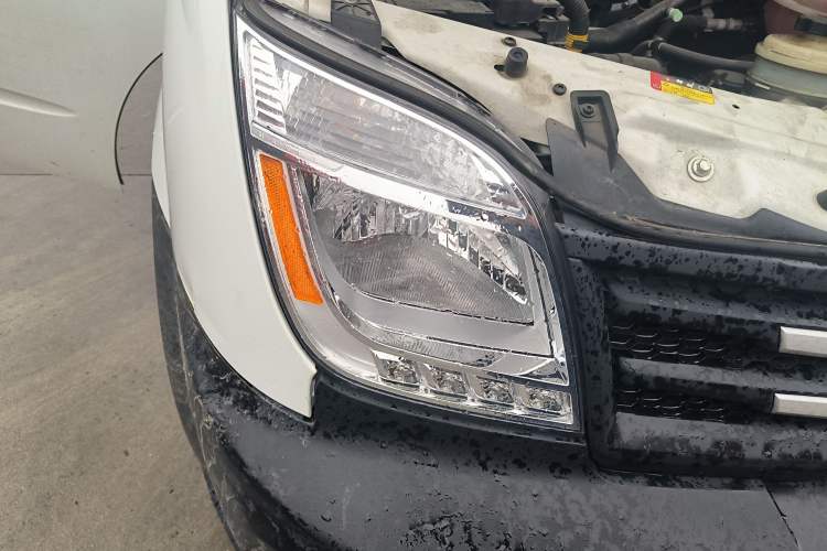 Used SAIC MAXUS Xintu V80 2019 2.5T Classic Model AMT Aoyuntong Long Wheelbase Mid-Roof 7-Seater
