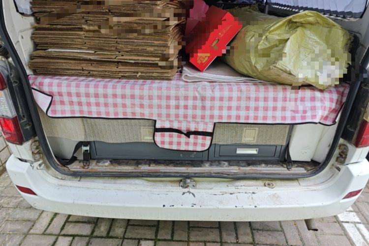 Used Jinbei Hiace 2014 2.0L Fifth-Generation Xiangyun Comfort Type 1 4G20C Trunk