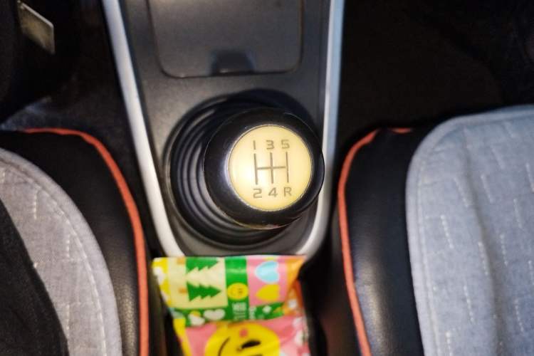 Used Suzuki Wagon R X5 2013 Cruise Edition 1.4L VVT Luxury Model China IV Standard Gear Lever